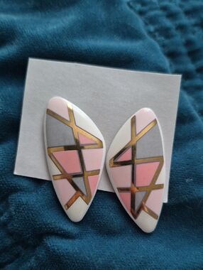 Totally Vintage 80s Geometric Pink Gray White Enamel Earrings with Gold Accents